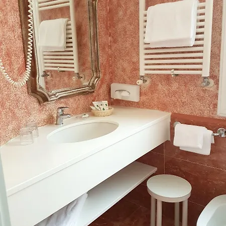Biasutti Otel Venedik-Lido