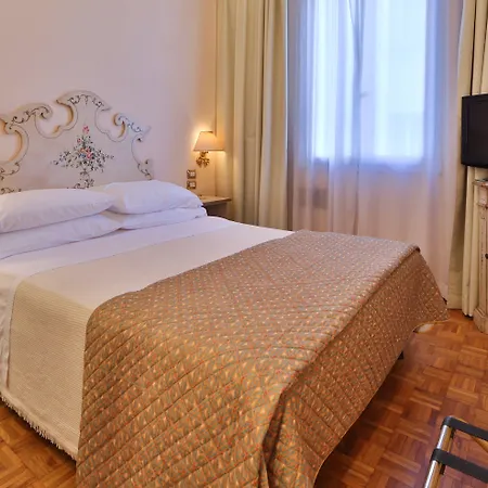 Otel Biasutti Venedik-Lido