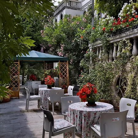 Otel Biasutti Venedik-Lido